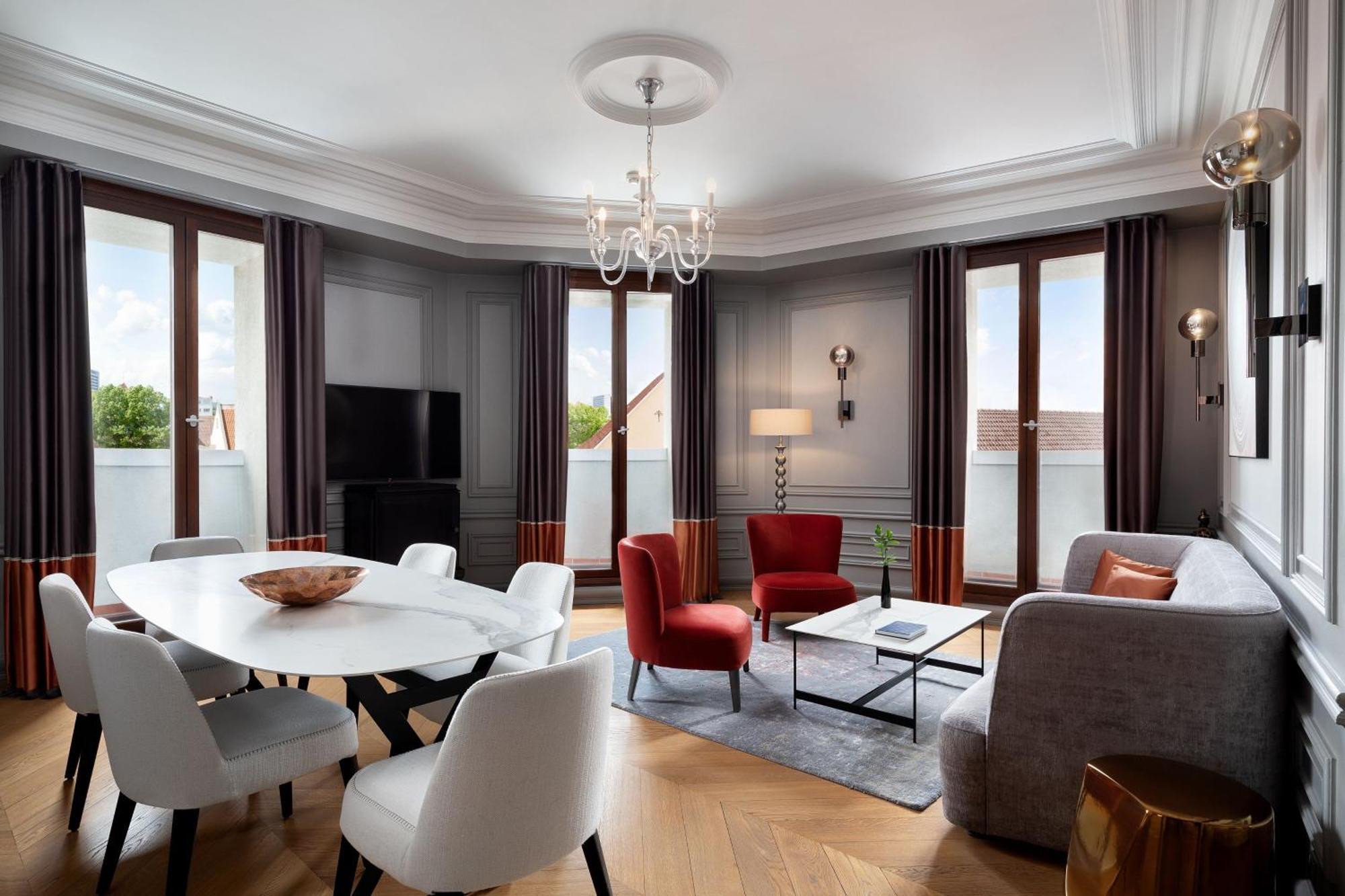 Hotel Telegraaf, Autograph Collection Tallinn Bagian luar foto A suite at the hotel