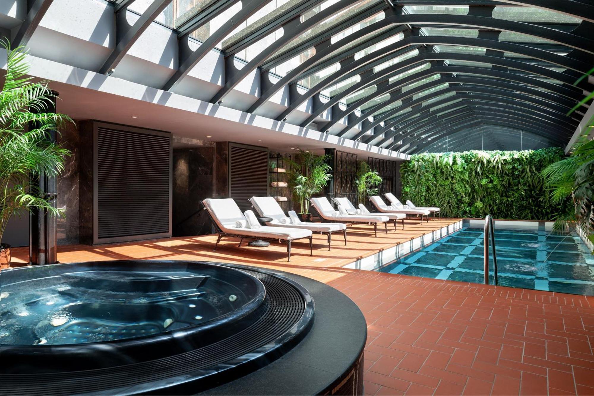 Hotel Telegraaf, Autograph Collection Tallinn Bagian luar foto The Spa at The Landmark