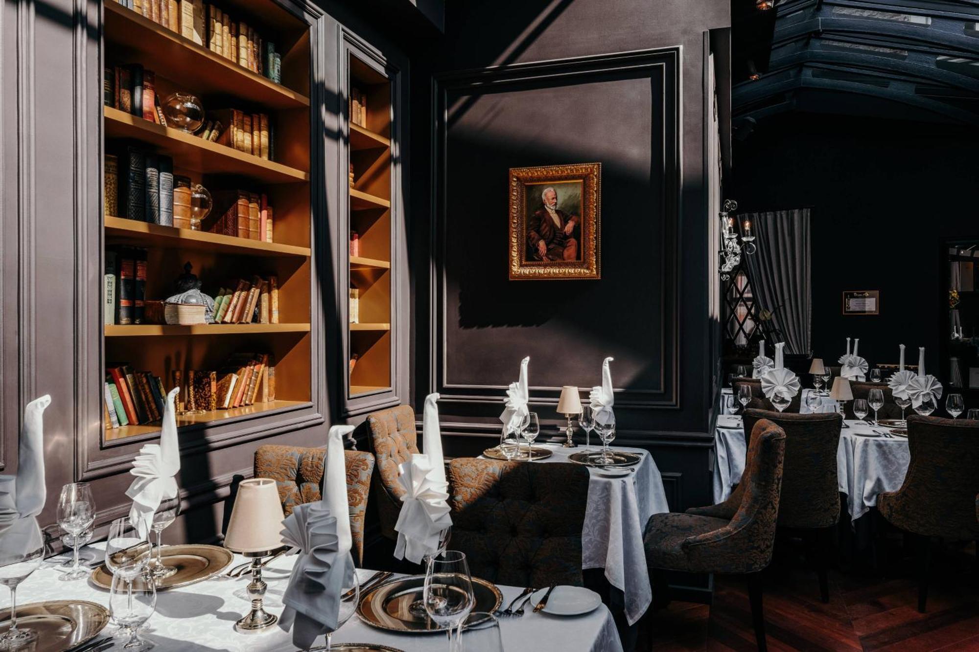 Hotel Telegraaf, Autograph Collection Tallinn Bagian luar foto Interior of the restaurant