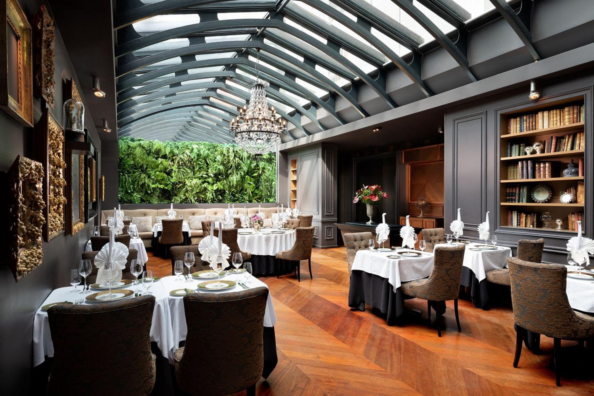 Hotel Telegraaf, Autograph Collection Tallinn Bagian luar foto Restaurant in the hotel