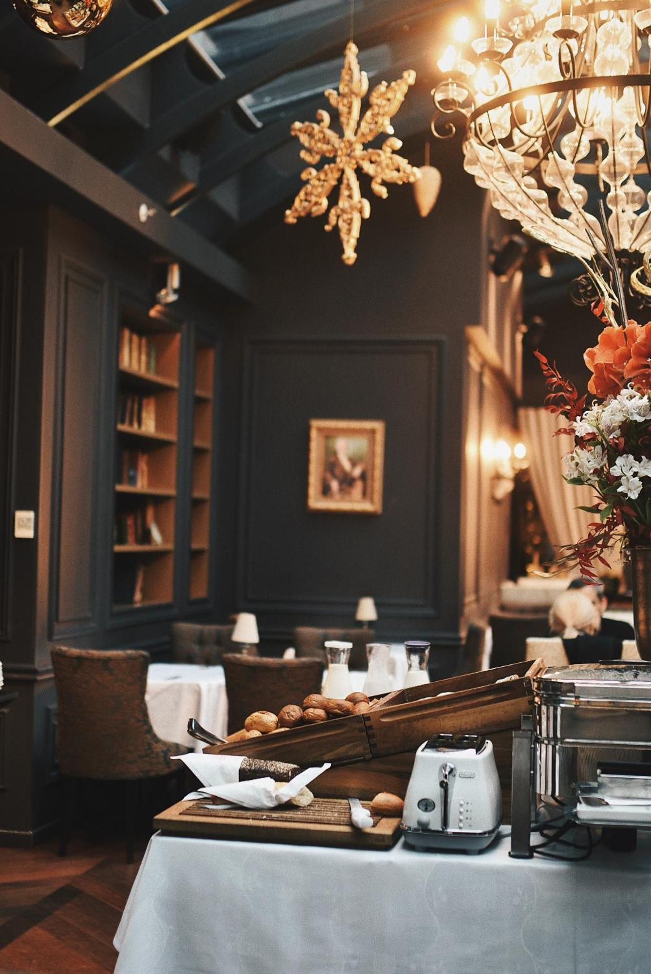 Hotel Telegraaf, Autograph Collection Tallinn Bagian luar foto Interior of the restaurant