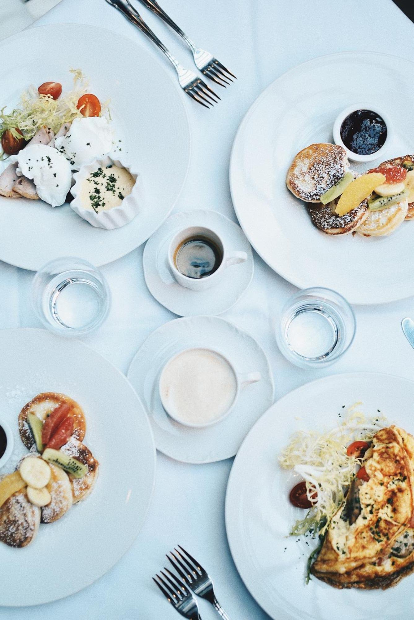 Hotel Telegraaf, Autograph Collection Tallinn Bagian luar foto Breakfast at the Hotel de Ville